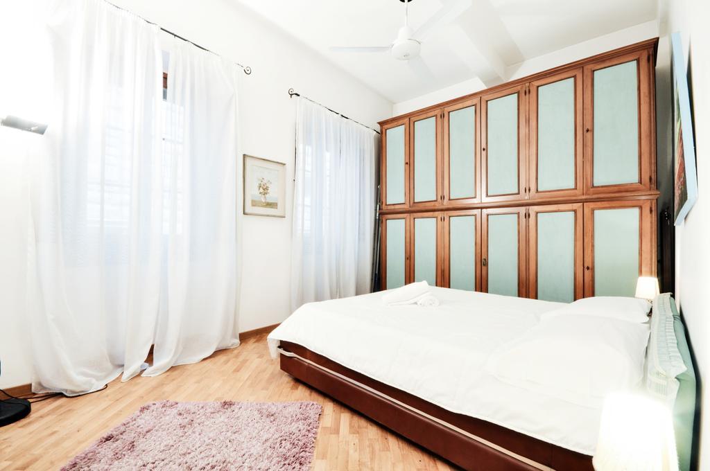 Uffizi Apartment 2 Florence Room photo